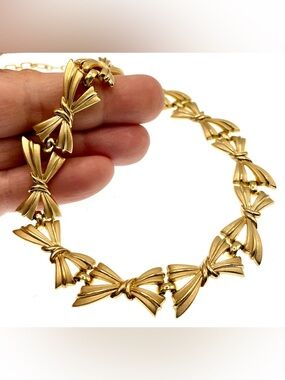 Vintage Trifari Bow Link Necklace Choker Gold Tone MCM Articulated Statement